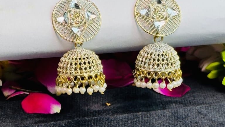 Jhumka vs Jhumki: What Is the Difference?